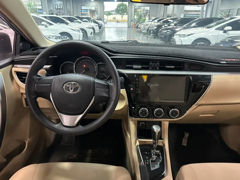 Toyota Corolla 2014 1.6L CVT GL interior foto 6 Toyota Corolla 2014 1.6L CVT GL interior foto 6