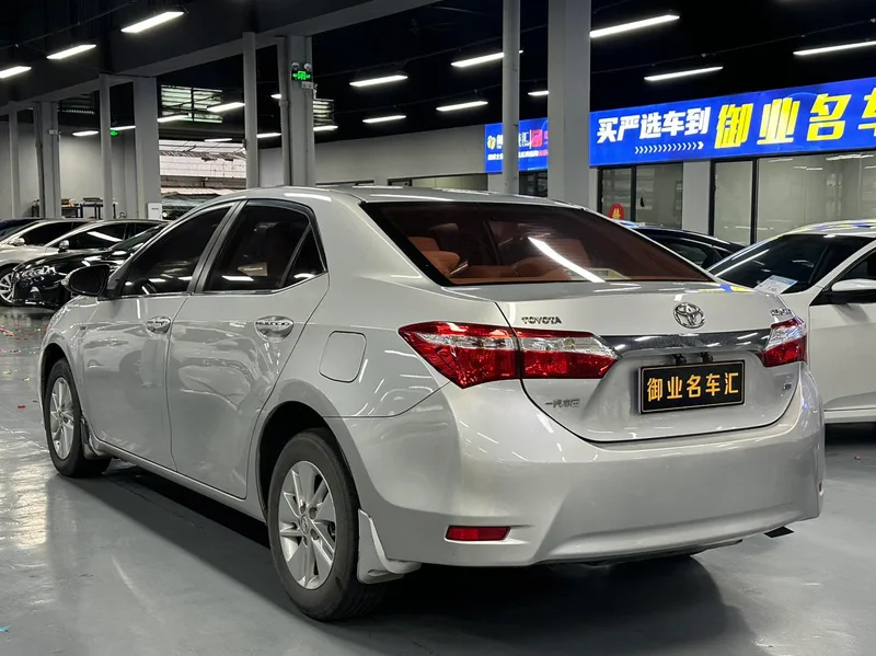 Toyota Corolla 2014 1.6L CVT GL interior foto 8 Toyota Corolla 2014 1.6L CVT GL interior foto 8