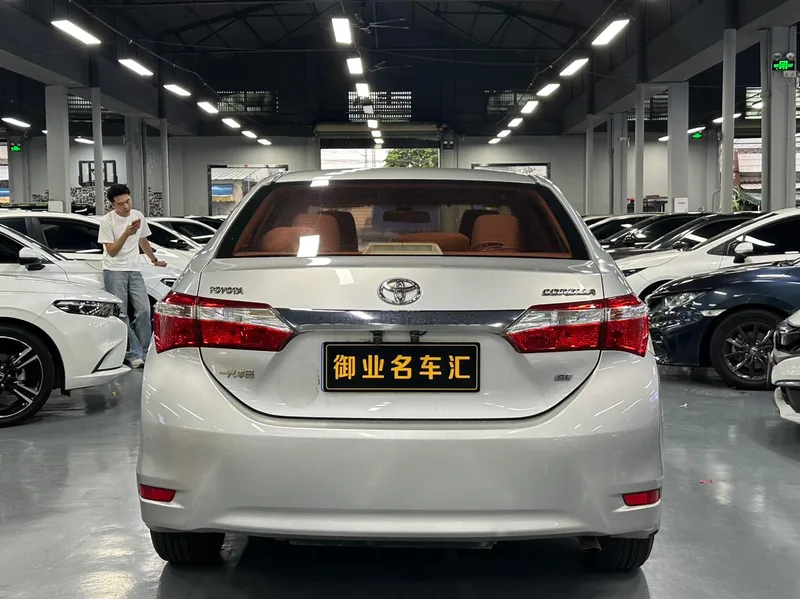 Toyota Corolla 2014 1.6L CVT GL interior foto 9 Toyota Corolla 2014 1.6L CVT GL interior foto 9