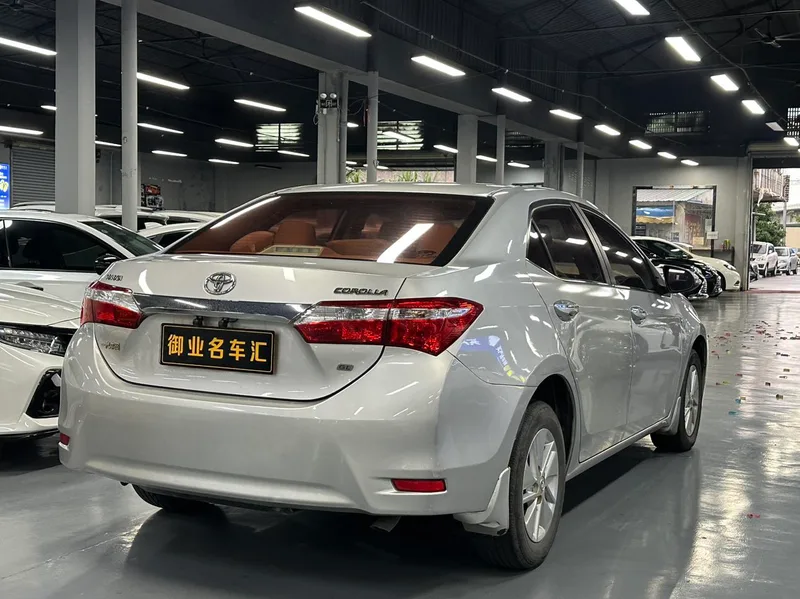 Toyota Corolla 2014 1.6L CVT GL interior foto 10 Toyota Corolla 2014 1.6L CVT GL interior foto 10