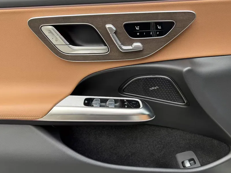 Mercedes-Benz E-Class 2024 E 300 L Estilo de moda Coche interior foto 10 Mercedes-Benz E-Class 2024 E 300 L Estilo de moda Coche interior foto 10