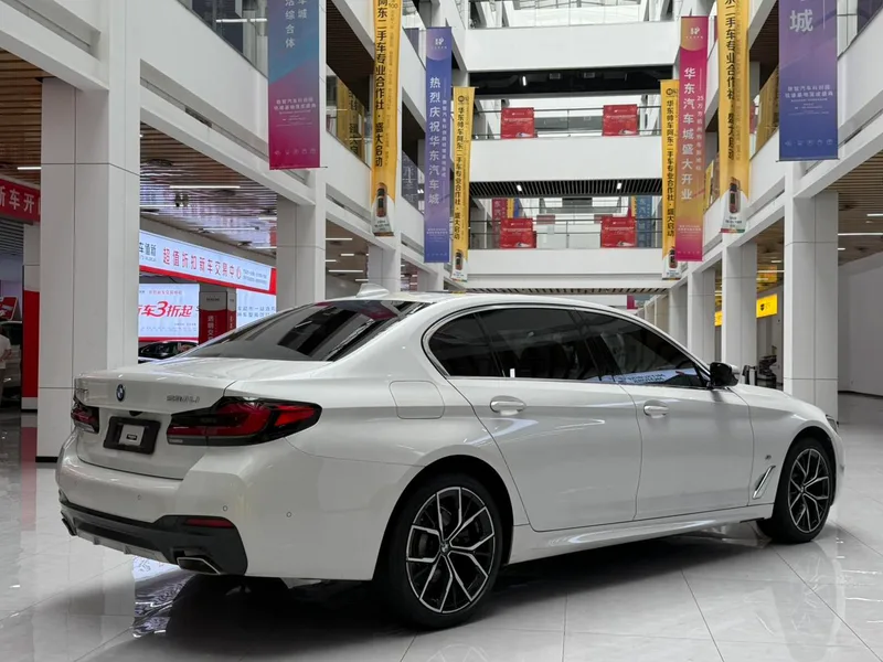 BMW 5 Series 2022 Mise à jour 530Li Type de luxe M Ensemble de sport extérieur photo 4 BMW 5 Series 2022 Mise à jour 530Li Type de luxe M Ensemble de sport extérieur photo 4