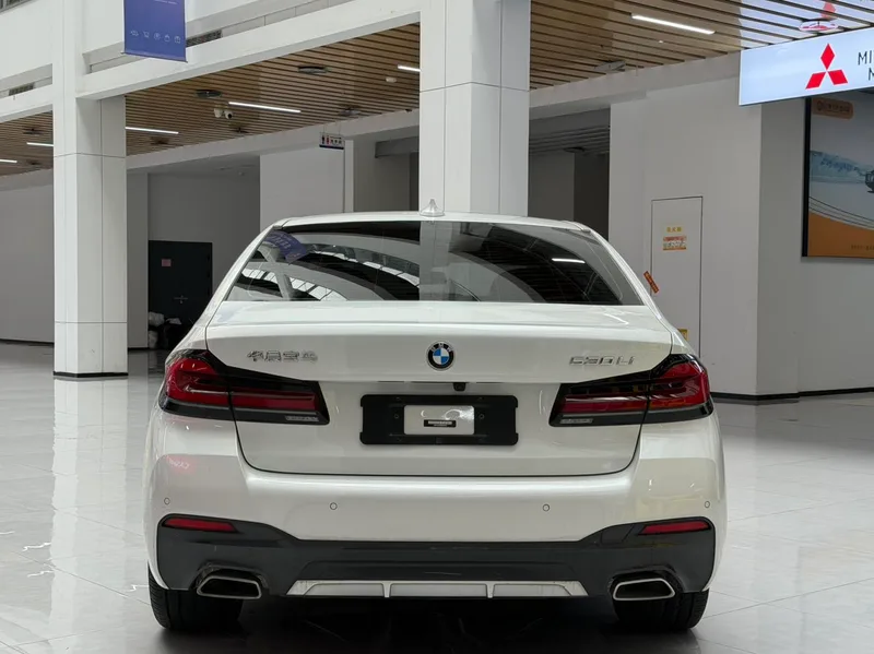 BMW 5 Series 2022 Mise à jour 530Li Type de luxe M Ensemble de sport extérieur photo 5 BMW 5 Series 2022 Mise à jour 530Li Type de luxe M Ensemble de sport extérieur photo 5