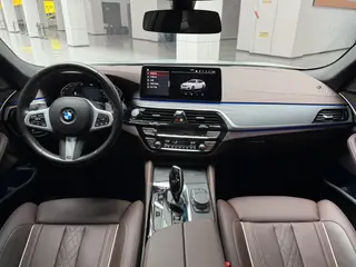 BMW 5 Series 2022 Mise à jour 530Li Type de luxe M Ensemble de sport intérieur photo 14 BMW 5 Series 2022 Mise à jour 530Li Type de luxe M Ensemble de sport intérieur photo 14