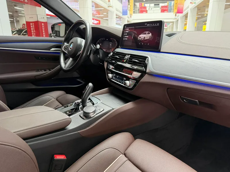 BMW 5 Series 2022 Mise à jour 530Li Type de luxe M Ensemble de sport intérieur photo 19 BMW 5 Series 2022 Mise à jour 530Li Type de luxe M Ensemble de sport intérieur photo 19