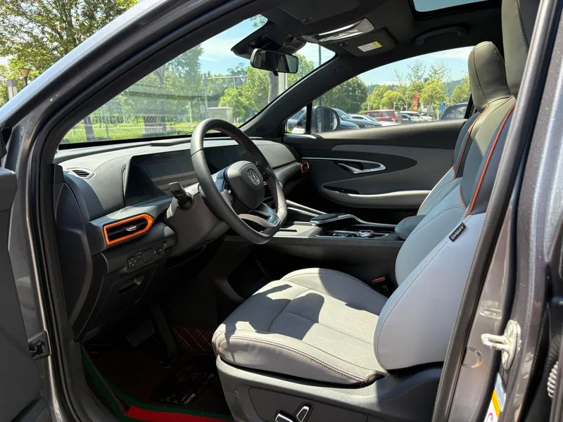 Changan UNI-T 2022 1.5T Sports version Premium Trim exterior photo 4