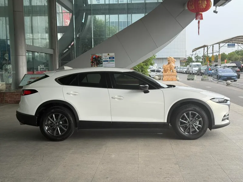 Mazda CX-4 2021 2.0L Versión vibrante del cielo azul con tracción en dos ruedas exterior foto 4