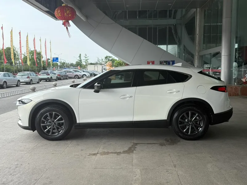 Mazda CX-4 2021 2.0L Versión vibrante del cielo azul con tracción en dos ruedas exterior foto 5