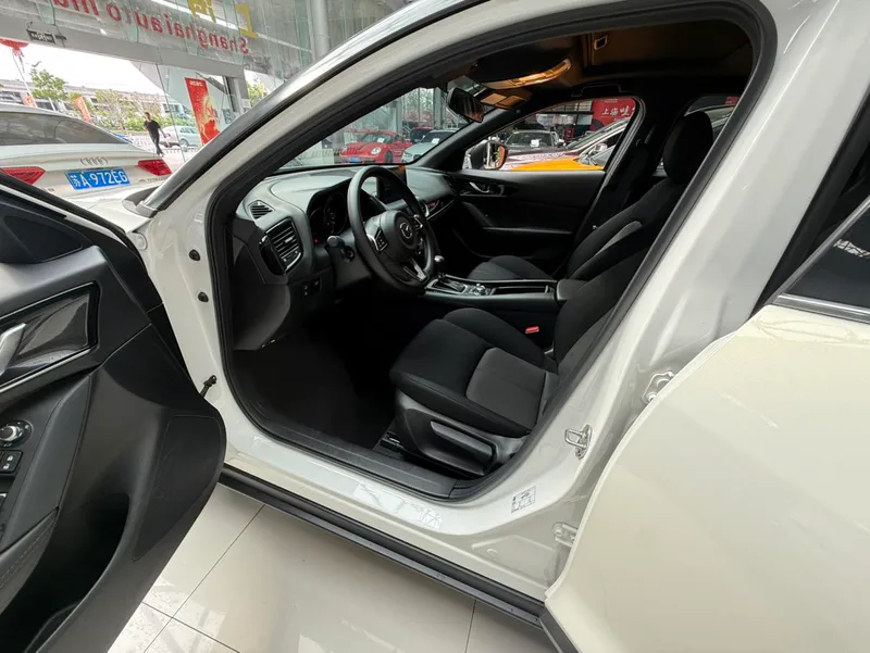 Mazda CX-4 2021 2.0L Versión vibrante del cielo azul con tracción en dos ruedas interior foto 11