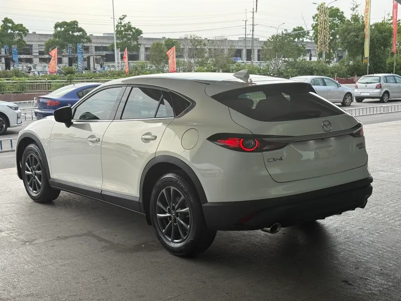 Mazda CX-4 2021 2.0L Versión vibrante del cielo azul con tracción en dos ruedas interior foto 17