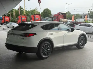 Mazda CX-4 2021 2.0L Versión vibrante del cielo azul con tracción en dos ruedas interior foto 19
