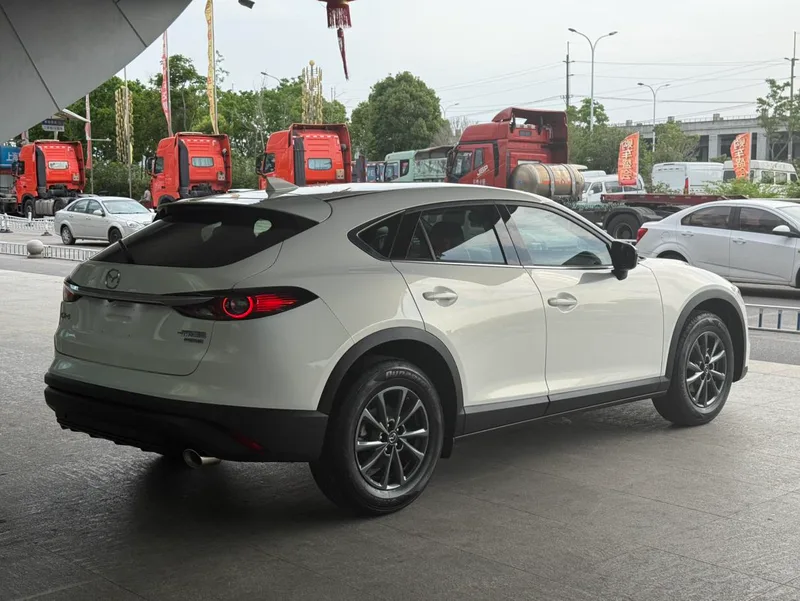 Mazda CX-4 2021 2.0L Versión vibrante del cielo azul con tracción en dos ruedas interior foto 19