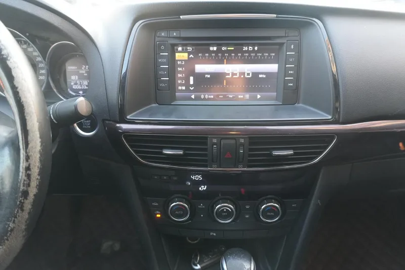 Mazda Atenza 2015 2.0L Edición Deluxe Blue Sky interior foto 10