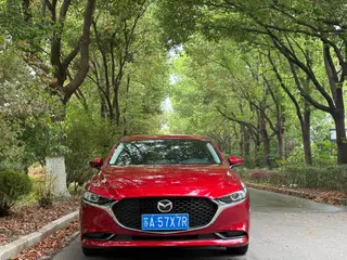 Mazda Mazda3 Axela 2020 2.0L Versión de calidad automática exterior foto 2 Mazda Mazda3 Axela 2020 2.0L Versión de calidad automática exterior foto 2