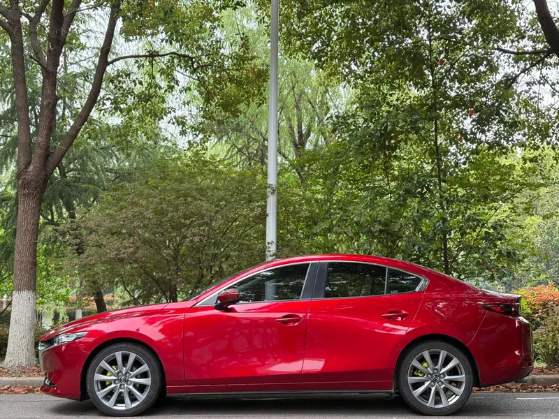 Mazda Mazda3 Axela 2020 2.0L Versión de calidad automática exterior foto 3 Mazda Mazda3 Axela 2020 2.0L Versión de calidad automática exterior foto 3
