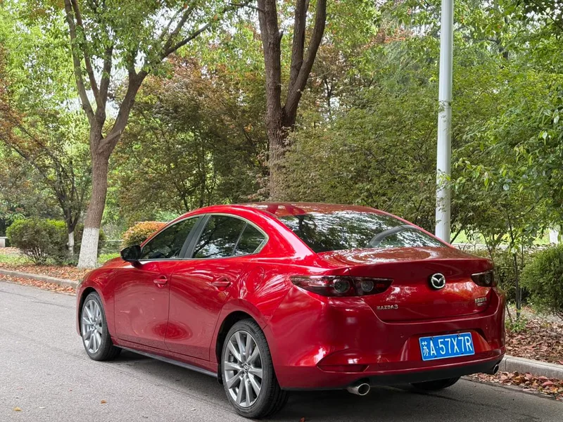 Mazda Mazda3 Axela 2020 2.0L Versión de calidad automática exterior foto 4 Mazda Mazda3 Axela 2020 2.0L Versión de calidad automática exterior foto 4