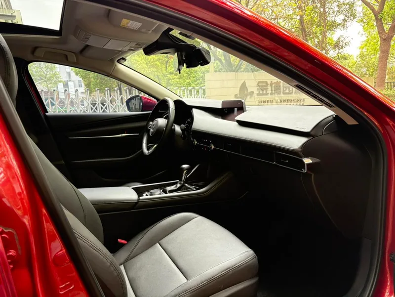 Mazda Mazda3 Axela 2020 2.0L Versión de calidad automática interior foto 7 Mazda Mazda3 Axela 2020 2.0L Versión de calidad automática interior foto 7