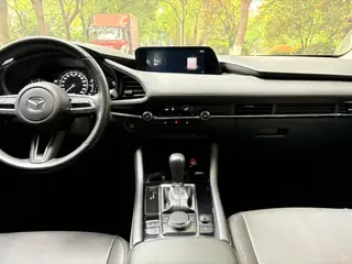 Mazda Mazda3 Axela 2020 2.0L Versión de calidad automática interior foto 11 Mazda Mazda3 Axela 2020 2.0L Versión de calidad automática interior foto 11