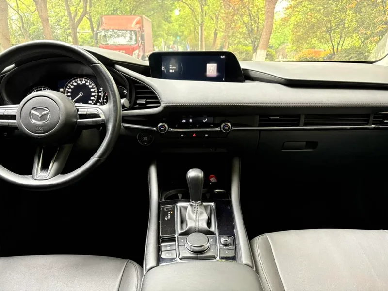 Mazda Mazda3 Axela 2020 2.0L Versión de calidad automática interior foto 11 Mazda Mazda3 Axela 2020 2.0L Versión de calidad automática interior foto 11