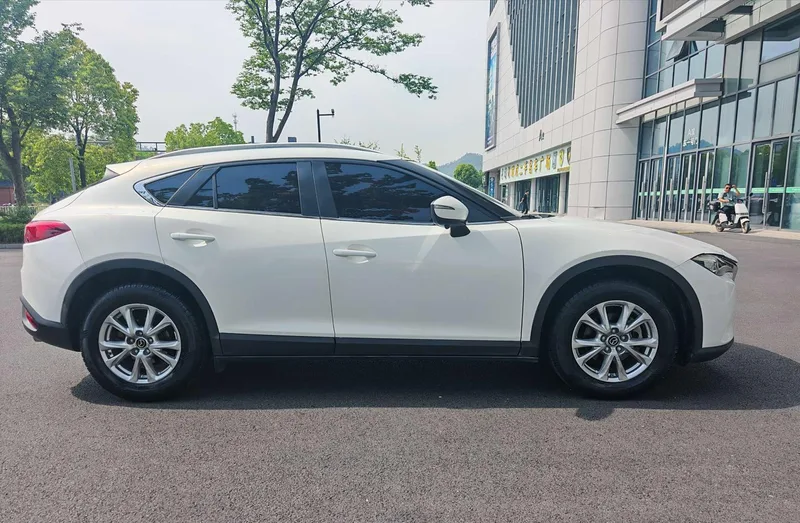 Mazda CX-4 2016 2.0L Automatic two-wheel drive blue sky grade version exterior photo 4 Mazda CX-4 2016 2.0L Automatic two-wheel drive blue sky grade version exterior photo 4