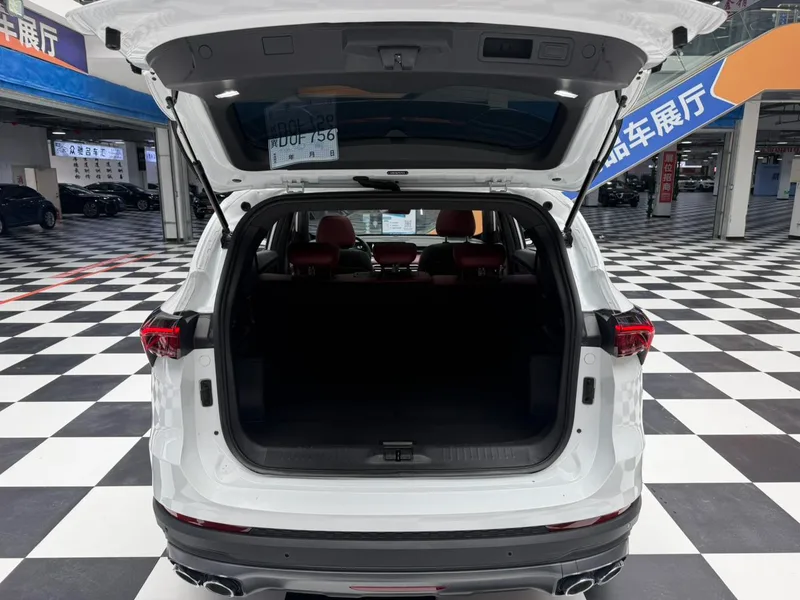 Jetour X70 PLUS 2023 1.5T DCT Brave person PLUS 5 seat interior photo 17 Jetour X70 PLUS 2023 1.5T DCT Brave person PLUS 5 seat interior photo 17