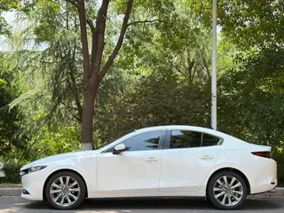 Mazda Mazda3 Axela 2023 2.0L Automatic quality elegant version exterior photo 3 Mazda Mazda3 Axela 2023 2.0L Automatic quality elegant version exterior photo 3
