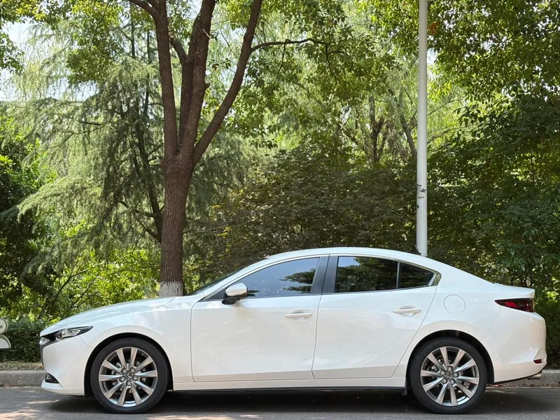 Mazda Mazda3 Axela 2023 2.0L Automatic quality elegant version exterior photo 3 Mazda Mazda3 Axela 2023 2.0L Automatic quality elegant version exterior photo 3