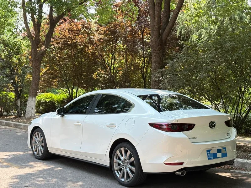 Mazda Mazda3 Axela 2023 2.0L Automatic quality elegant version exterior photo 4 Mazda Mazda3 Axela 2023 2.0L Automatic quality elegant version exterior photo 4