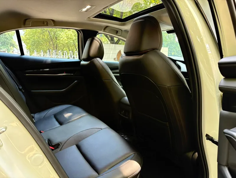 Mazda Mazda3 Axela 2023 2.0L Automatic quality elegant version interior photo 9 Mazda Mazda3 Axela 2023 2.0L Automatic quality elegant version interior photo 9
