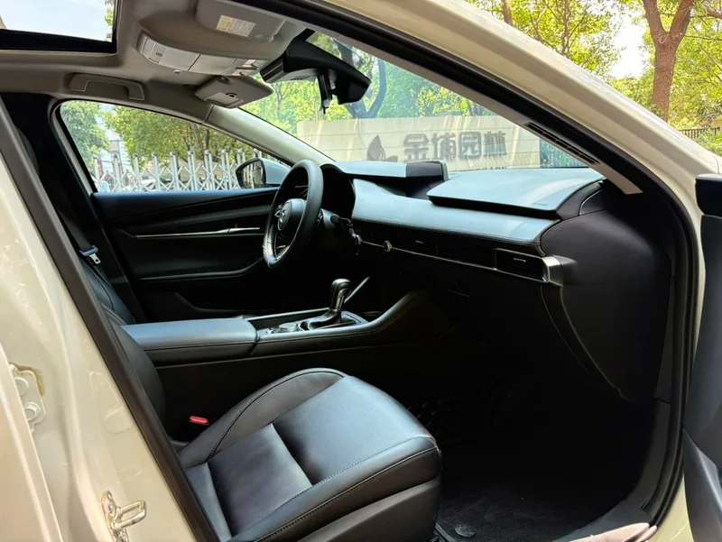 Mazda Mazda3 Axela 2023 2.0L Automatic quality elegant version interior photo 10 Mazda Mazda3 Axela 2023 2.0L Automatic quality elegant version interior photo 10