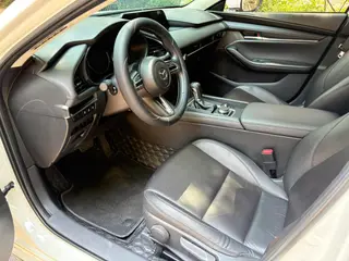 Mazda Mazda3 Axela 2023 2.0L Automatic quality elegant version interior photo 11 Mazda Mazda3 Axela 2023 2.0L Automatic quality elegant version interior photo 11