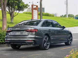 Audi A4L 2025 200 Versión Yuexiang de diez mil vehículos 40 TFSI Deluxe dinámico exterior foto 2 Audi A4L 2025 200 Versión Yuexiang de diez mil vehículos 40 TFSI Deluxe dinámico exterior foto 2