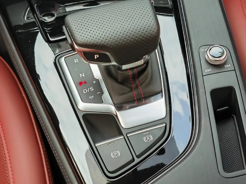Audi A4L 2025 200 Versión Yuexiang de diez mil vehículos 40 TFSI Deluxe dinámico interior foto 17 Audi A4L 2025 200 Versión Yuexiang de diez mil vehículos 40 TFSI Deluxe dinámico interior foto 17