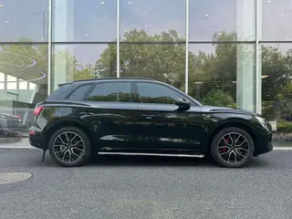 Audi Q5L 2023 45T Deluxe dinámico exterior foto 4 Audi Q5L 2023 45T Deluxe dinámico exterior foto 4