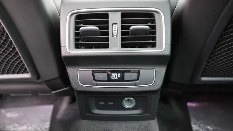 Audi Q5L 2022 40T Deluxe Dynamic interior photo 16 Audi Q5L 2022 40T Deluxe Dynamic interior photo 16