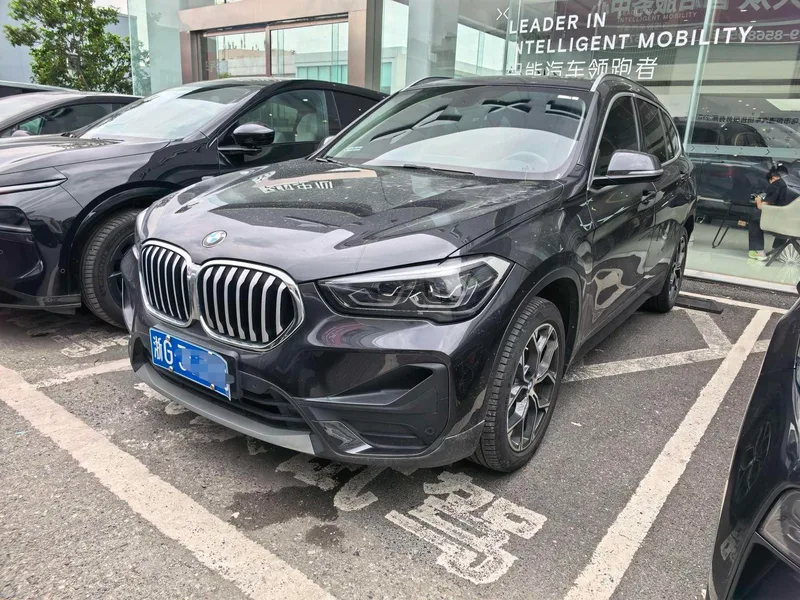 BMW X1 2021 Модификация sDrive25Li Лидирующий экстерьер фото 1 BMW X1 2021 Модификация sDrive25Li Лидирующий экстерьер фото 1
