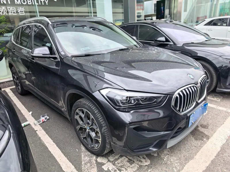 BMW X1 2021 Модификация sDrive25Li Лидирующий экстерьер фото 2 BMW X1 2021 Модификация sDrive25Li Лидирующий экстерьер фото 2