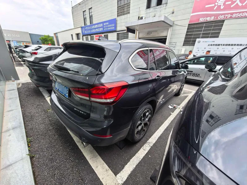 BMW X1 2021 Модификация sDrive25Li Лидирующий экстерьер фото 3 BMW X1 2021 Модификация sDrive25Li Лидирующий экстерьер фото 3