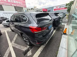 BMW X1 2021 Модификация sDrive25Li Лидирующий экстерьер фото 4 BMW X1 2021 Модификация sDrive25Li Лидирующий экстерьер фото 4