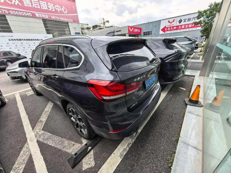 BMW X1 2021 Модификация sDrive25Li Лидирующий экстерьер фото 4 BMW X1 2021 Модификация sDrive25Li Лидирующий экстерьер фото 4
