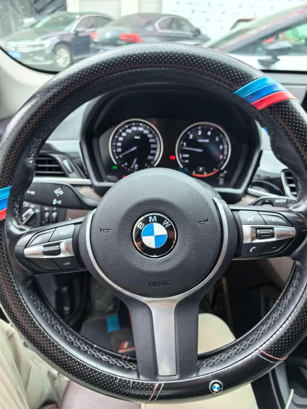 BMW X1 2021 Модификация sDrive25Li Лидирующий интерьер фото 7 BMW X1 2021 Модификация sDrive25Li Лидирующий интерьер фото 7
