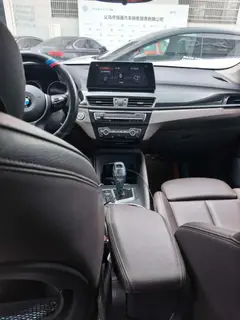 BMW X1 2021 Модификация sDrive25Li Лидирующий интерьер фото 8 BMW X1 2021 Модификация sDrive25Li Лидирующий интерьер фото 8