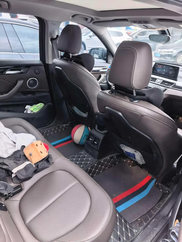BMW X1 2021 Модификация sDrive25Li Лидирующий интерьер фото 9 BMW X1 2021 Модификация sDrive25Li Лидирующий интерьер фото 9