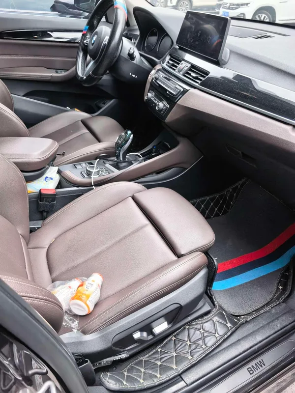 BMW X1 2021 Модификация sDrive25Li Лидирующий интерьер фото 10 BMW X1 2021 Модификация sDrive25Li Лидирующий интерьер фото 10