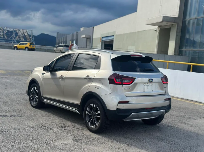 Geely Vision X3 2019 Обновленная версия 1.5L CVT Премиальная комплектация экстерьер фото 4