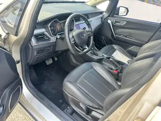 Geely Vision X3 2019 Обновленная версия 1.5L CVT Премиальная комплектация интерьер фото 9