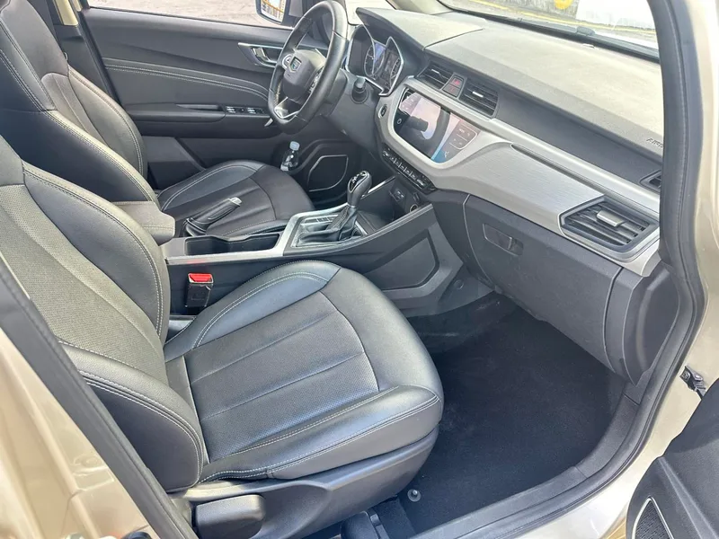 Geely Vision X3 2019 Обновленная версия 1.5L CVT Премиальная комплектация интерьер фото 11