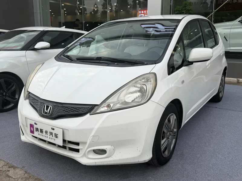 Honda Fit 2011 1.3L Version confort automatique extérieur photo 1 Honda Fit 2011 1.3L Version confort automatique extérieur photo 1