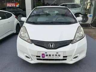Honda Fit 2011 1.3L Version confort automatique extérieur photo 2 Honda Fit 2011 1.3L Version confort automatique extérieur photo 2