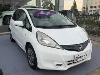 Honda Fit 2011 1.3L Version confort automatique extérieur photo 3 Honda Fit 2011 1.3L Version confort automatique extérieur photo 3